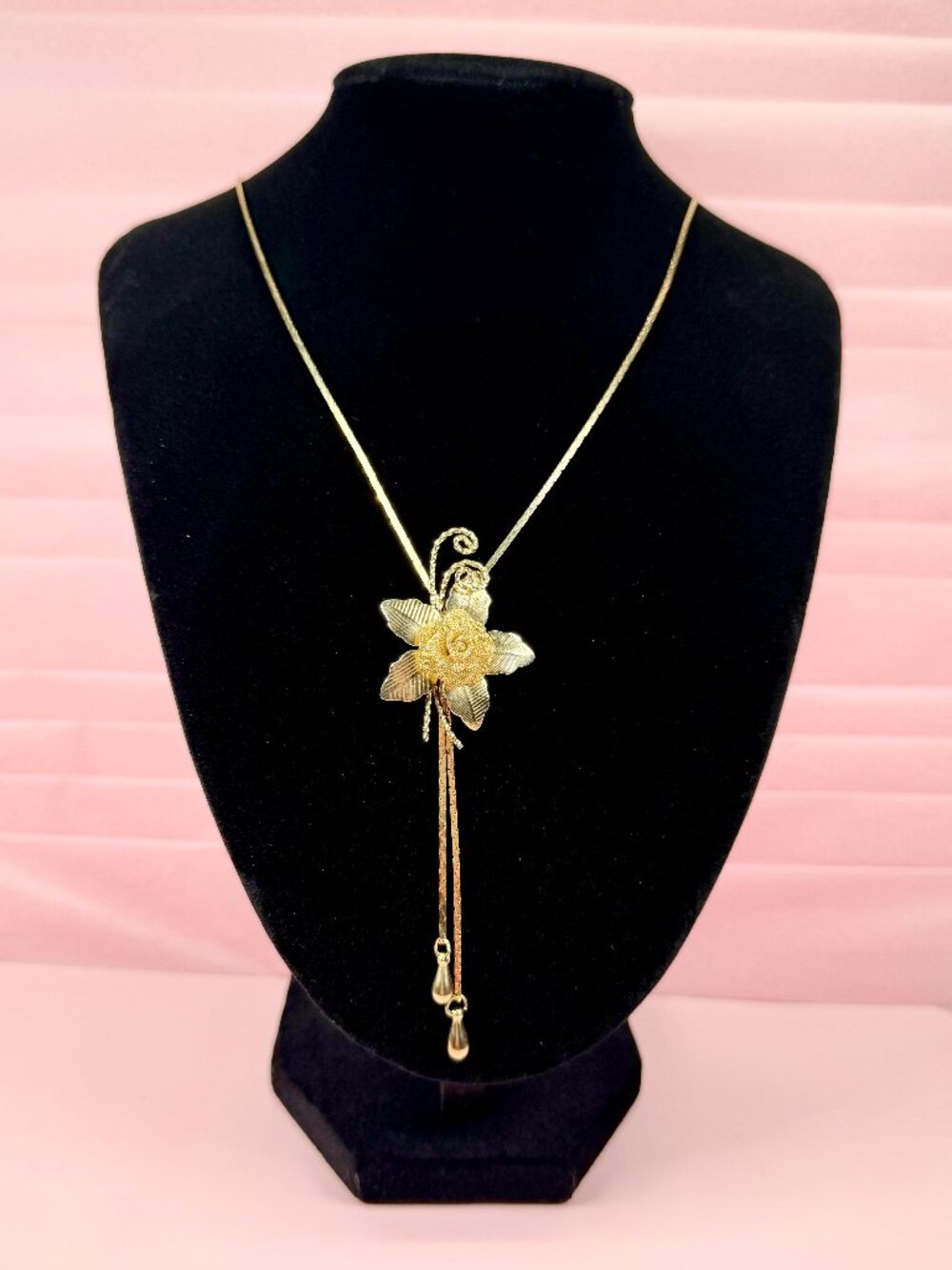Vintage Gold Tone Lariat Adjustable Rose Flower Pendant Y Necklace up to 22"